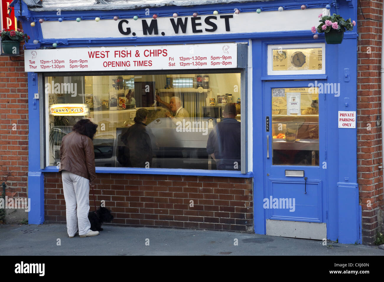 Il tradizionale pesce e chip shop in Norwich, Regno Unito. Foto Stock