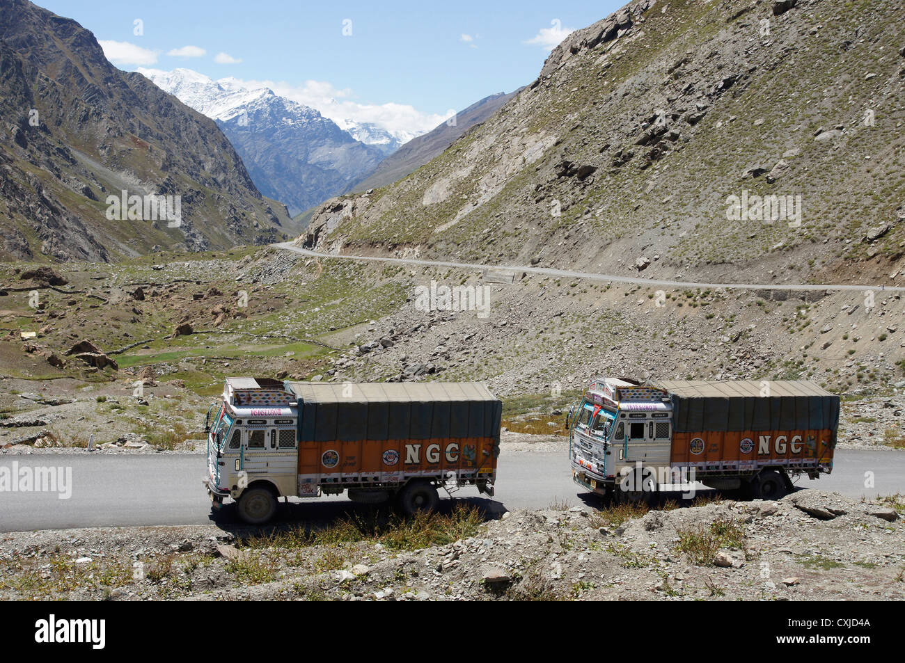 Camion vicino patseo, manali-leh autostrada, lahaul e spiti, Himachal Pradesh, India Foto Stock