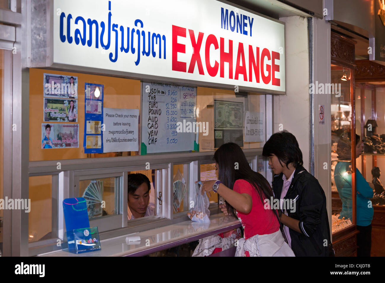 Lo scambio di denaro, Vientiane, Laos Foto Stock