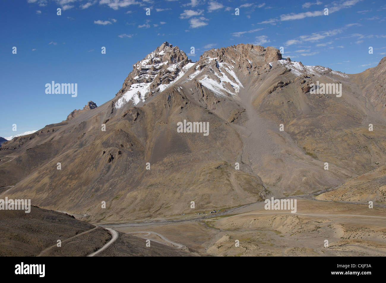 Paesaggio tra sarchu e lachulung la, manali-leh autostrada, lahaul e spiti, Himachal Pradesh, India Foto Stock