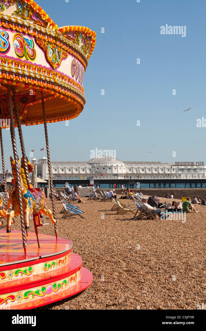 La spiaggia di Brighton rotonda e Pier,Sussex, England, Regno Unito Foto Stock