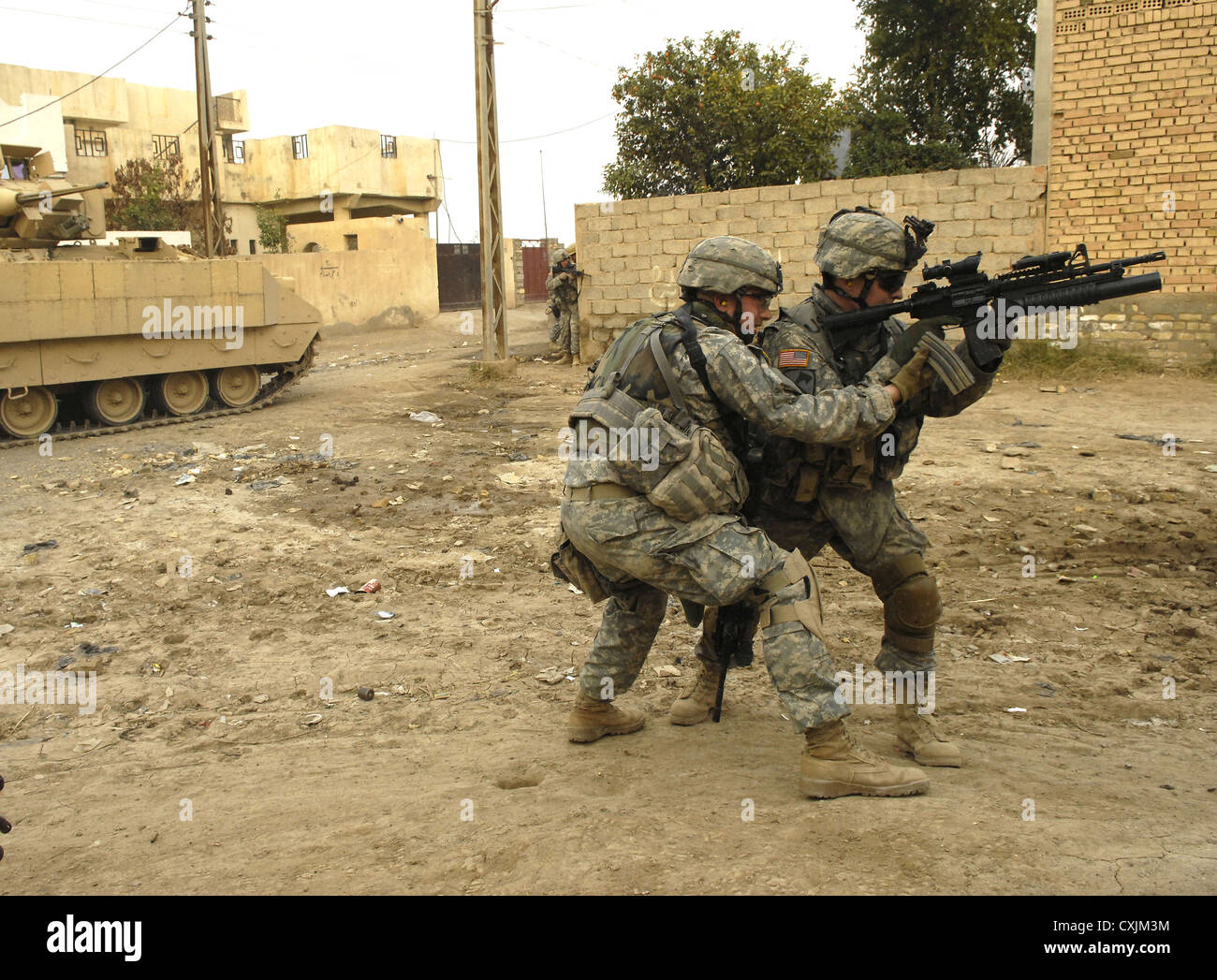 Noi soldati dell esercito da Bravo Company, 1° Divisione di cavalleria durante un piede patrol febbraio 151, 2007 in Buhriz, Iraq. Foto Stock