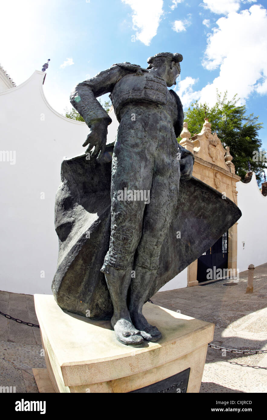 Statua di bronzo di Cayetano Ordonez Matador l'antica arena Ronda Spagna Foto Stock