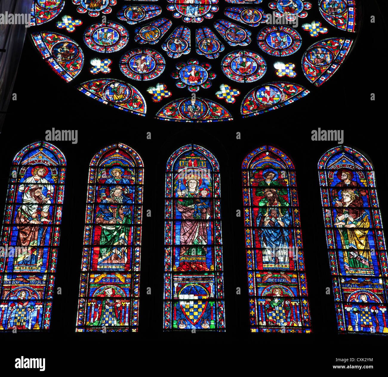 Finestra di vetro colorato nella cattedrale di Chartres, Chartres, Loire, Francia Foto Stock