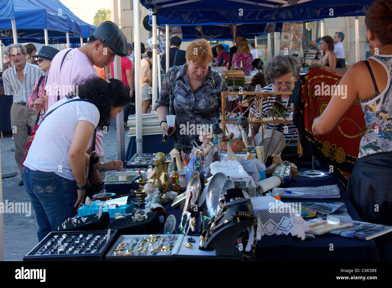 Vecchio collezionismo e curiosità seling negozi di antiquariato in Las Ramblas,Barcellona,Spagna Foto Stock