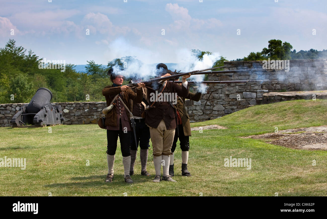 Musket Fire dimostrazione a Fort Ticonderoga Lago Champlain, NY Foto Stock