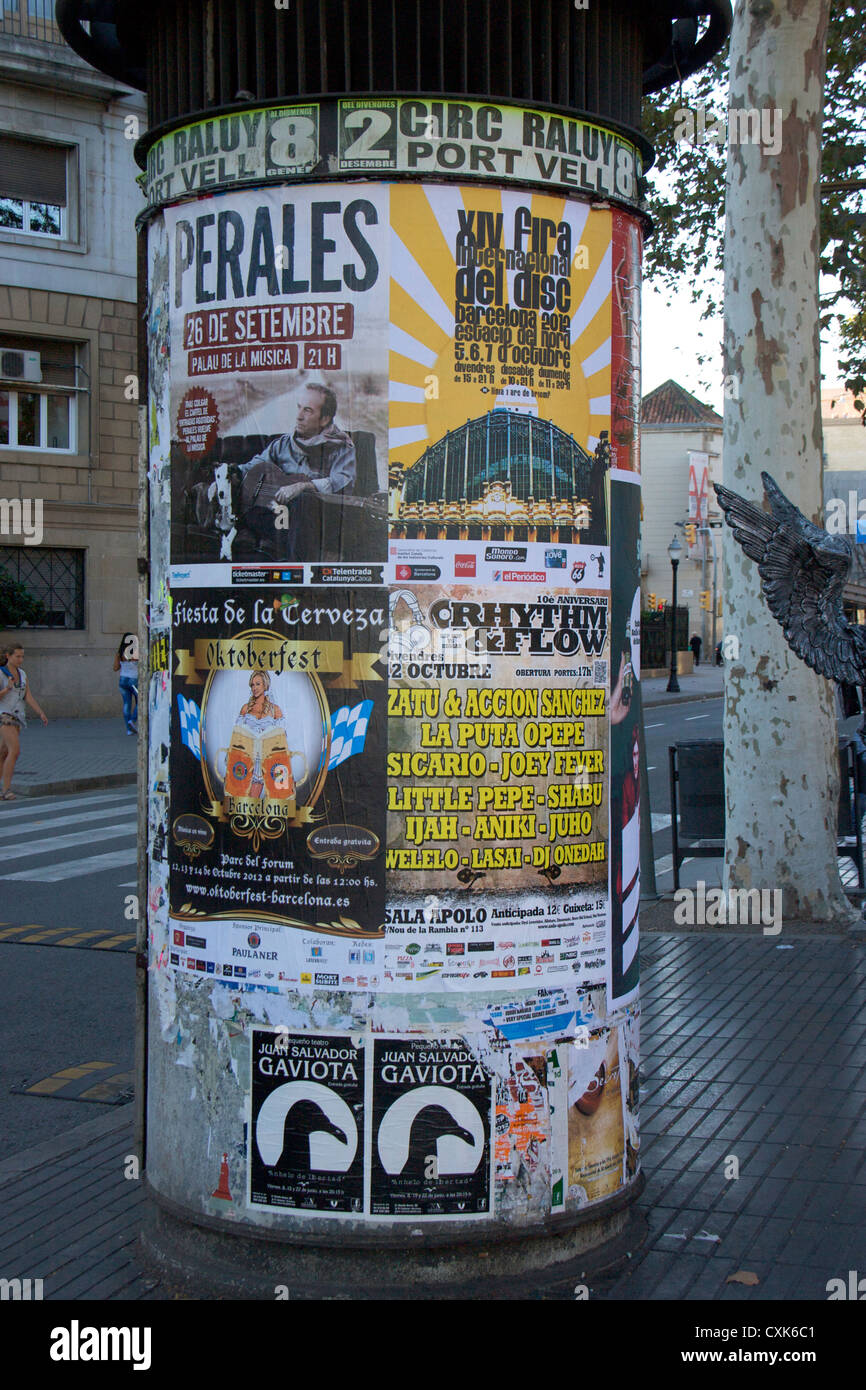 Cinema, film,teatri manifesti in Las Ramblas,Barcellona,Spagna,l'Europa Foto Stock