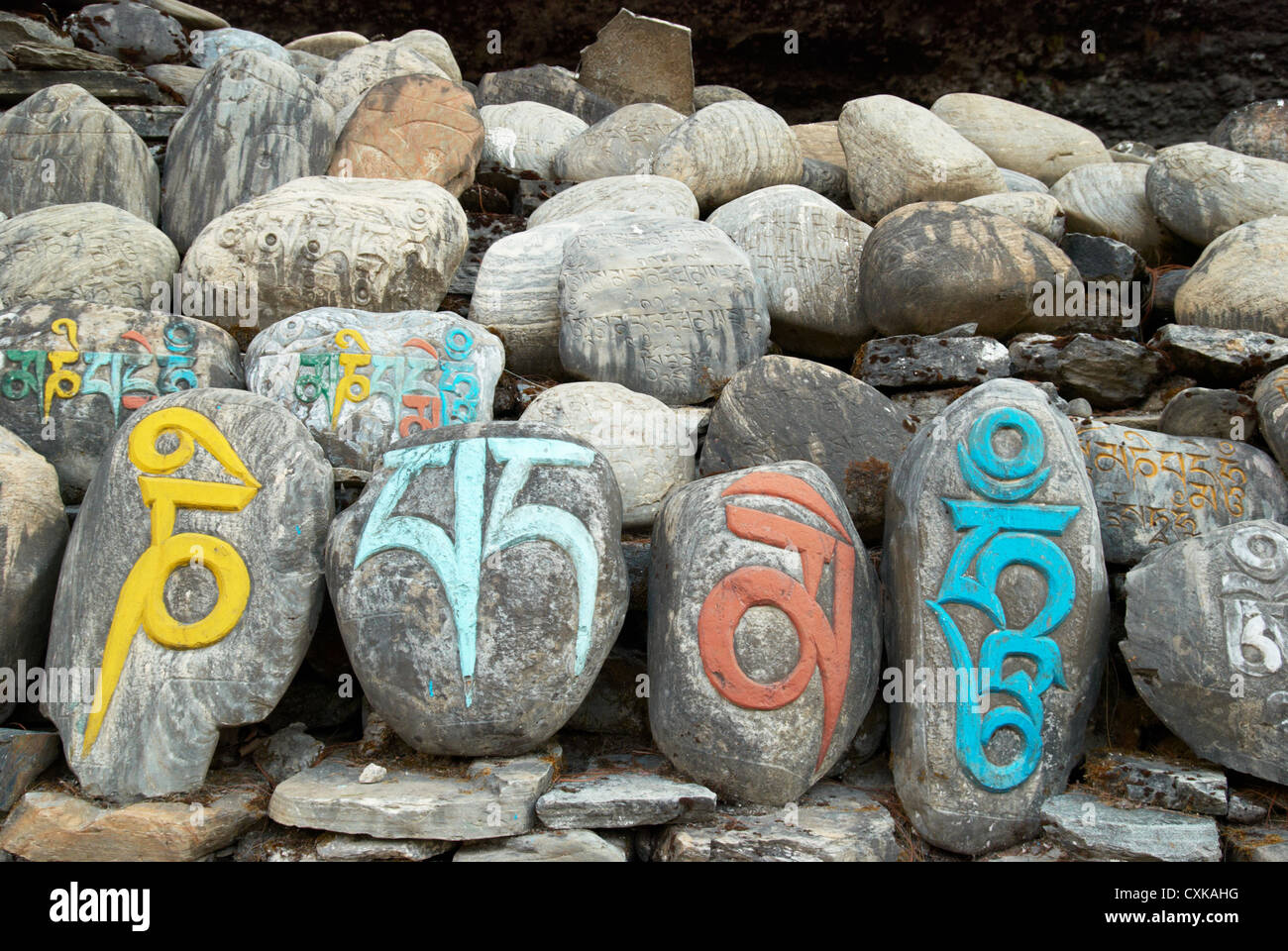 Камень ушедшего времени. Священные камни. Тибетские камни. Молельные камни. Тибетский молитвенный камень.