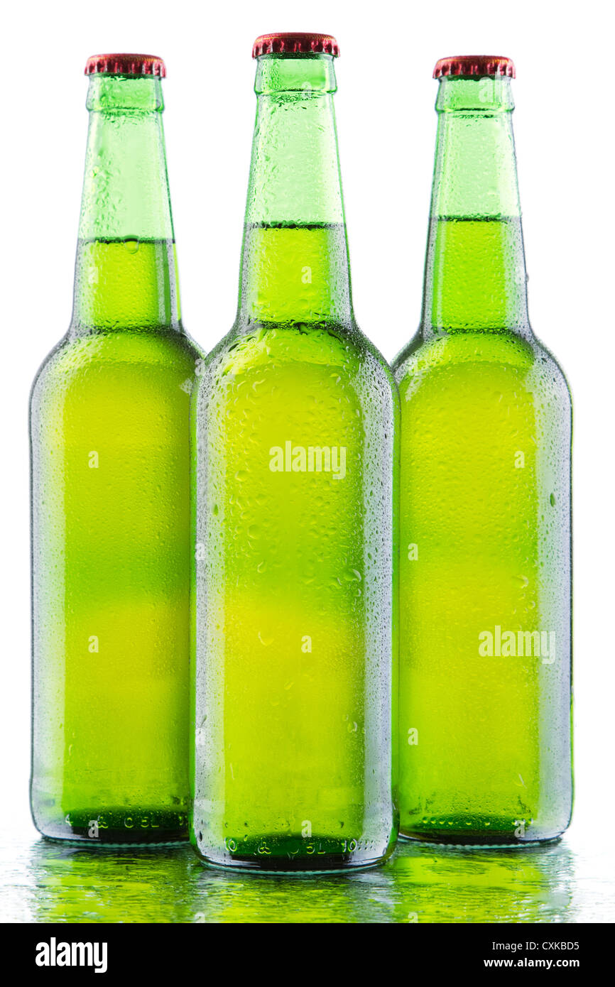 Bottiglie di birra isolato su sfondo bianco, studio still-life Foto Stock