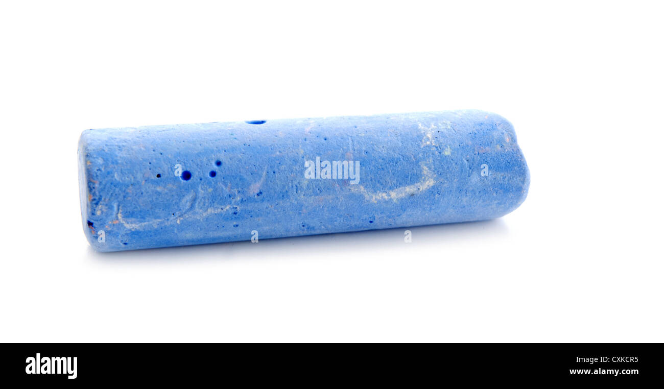 Stick di gesso blu su sfondo bianco Foto Stock