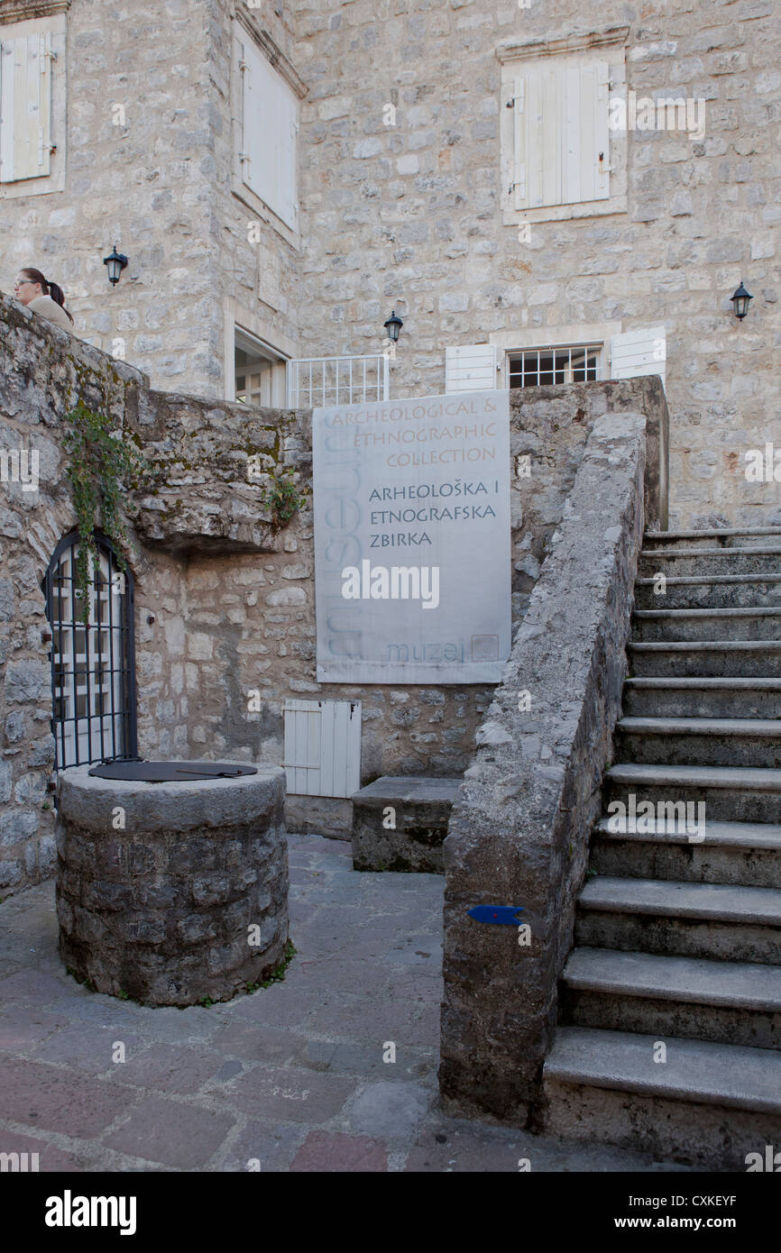 Le strade della città vecchia, Budva, Montenegro Foto Stock