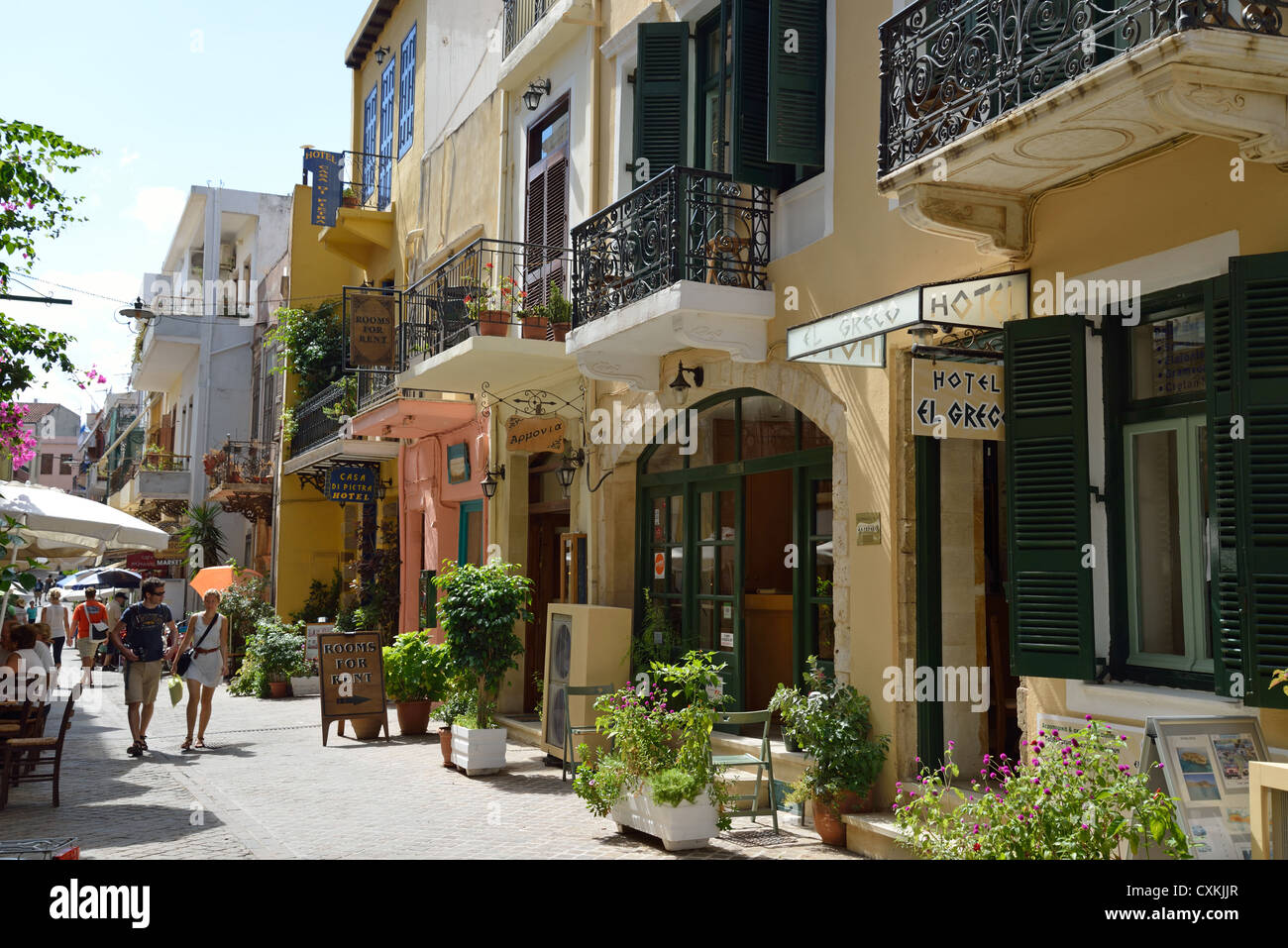 Scena di strada nella Città Vecchia, Chania, Canea, Creta, Grecia Foto Stock