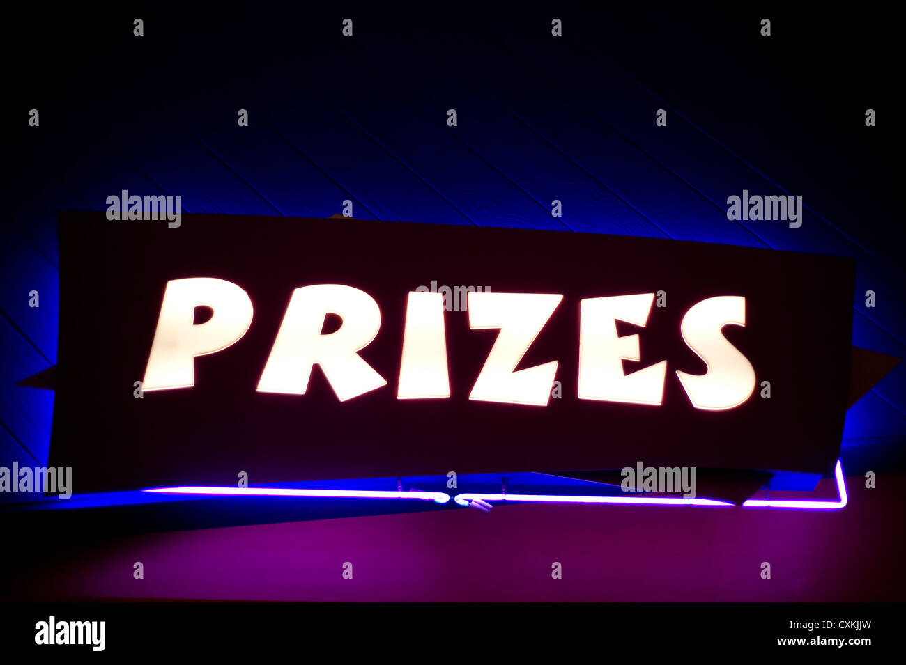 Un elettrico insegna al neon con la parola "premi" illuminato. Sfondo Foto Stock