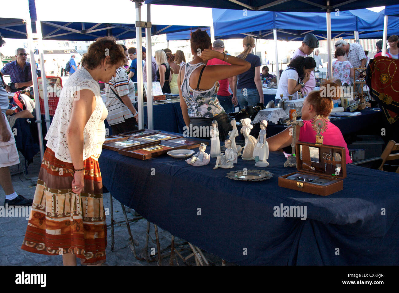 Vecchio collezionismo e curiosità seling negozi di antiquariato in Las Ramblas,Barcellona,Spagna Foto Stock