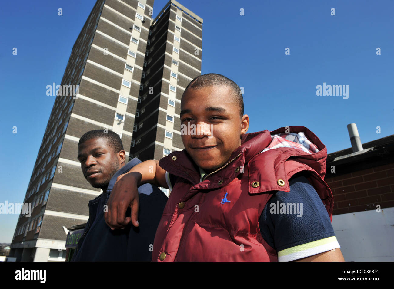 Giovani disoccupati giovani Leeds REGNO UNITO Foto Stock