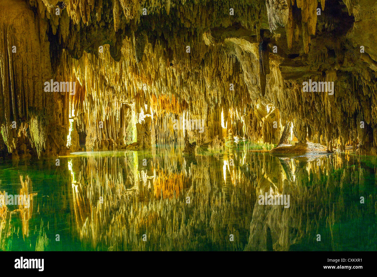 Aktun Chen, cenote vicino ad Akumal, 600 metri di lunghezza della grotta Foto Stock