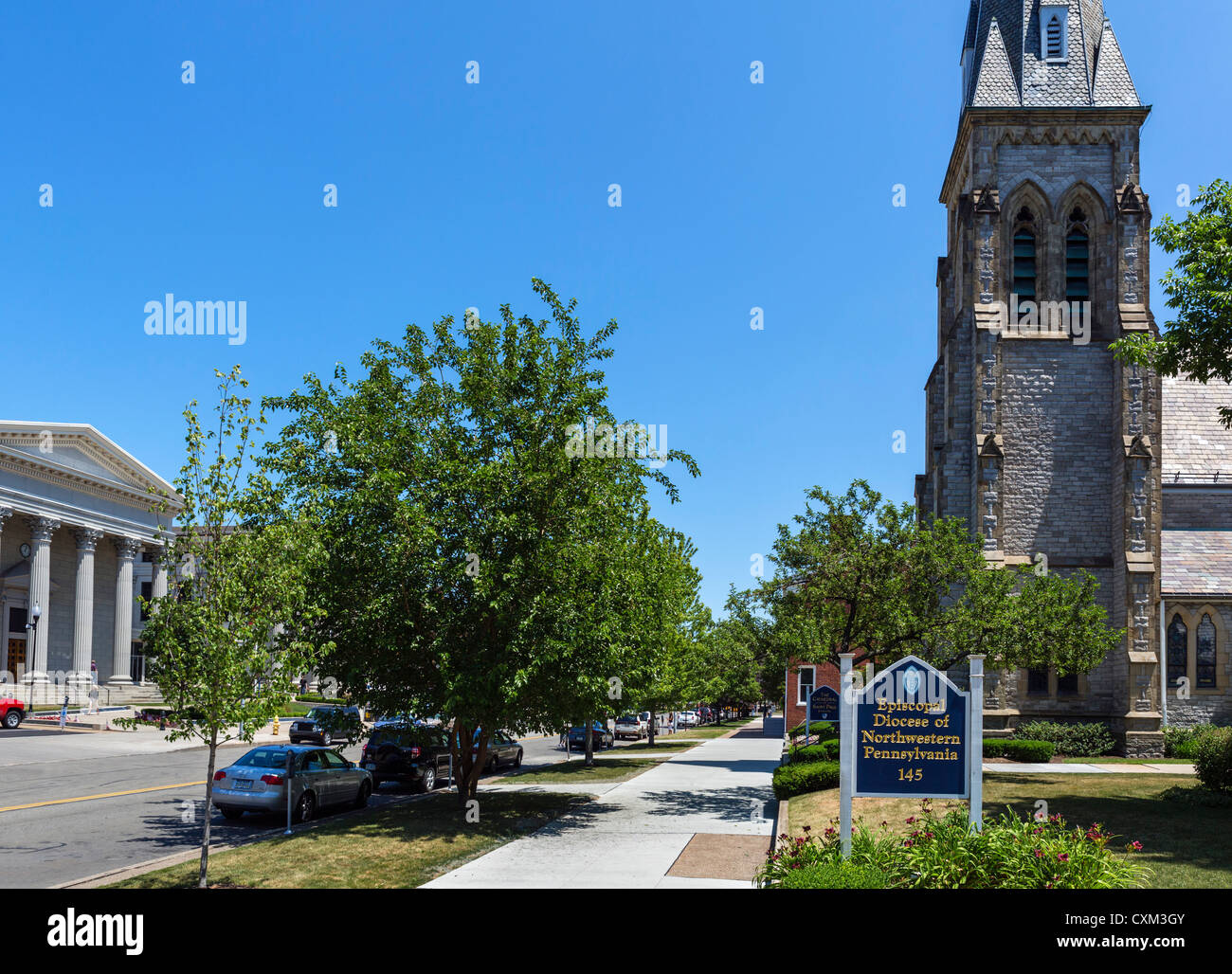 6 West Street nel centro storico con la cattedrale episcopale di San Paolo a destra, Erie in Pennsylvania, STATI UNITI D'AMERICA Foto Stock