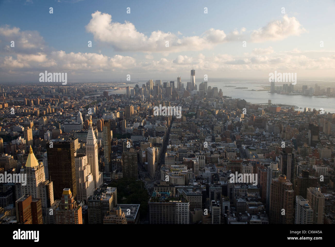 Manhattan vista dal ponte di osservazione dell'Empire State Building di New York Foto Stock