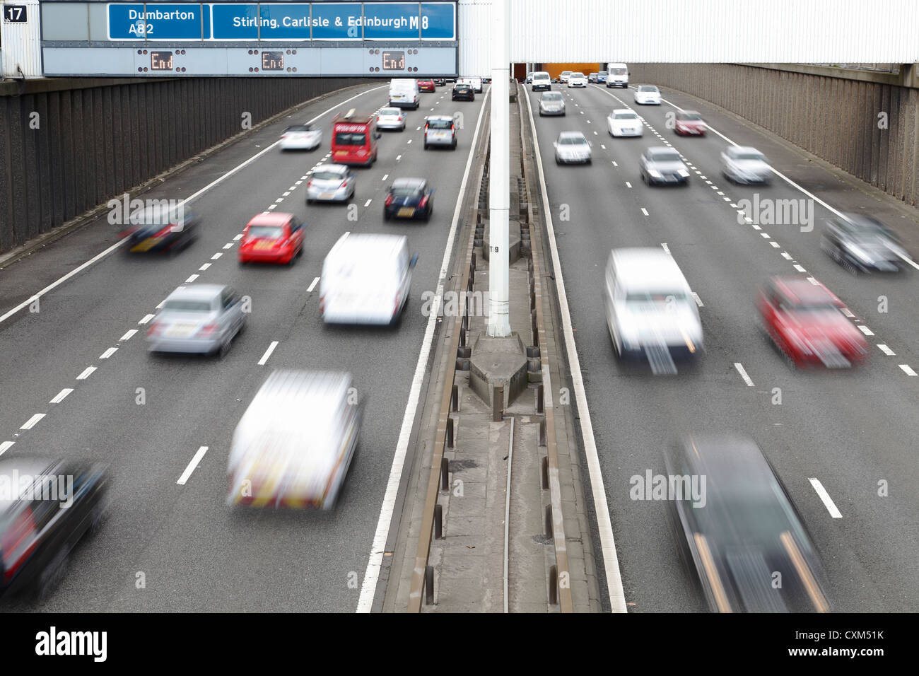 M8 autostrada Glasgow, motion blur traffico a Charing Cross nel centro della città, Scozia, Regno Unito Foto Stock