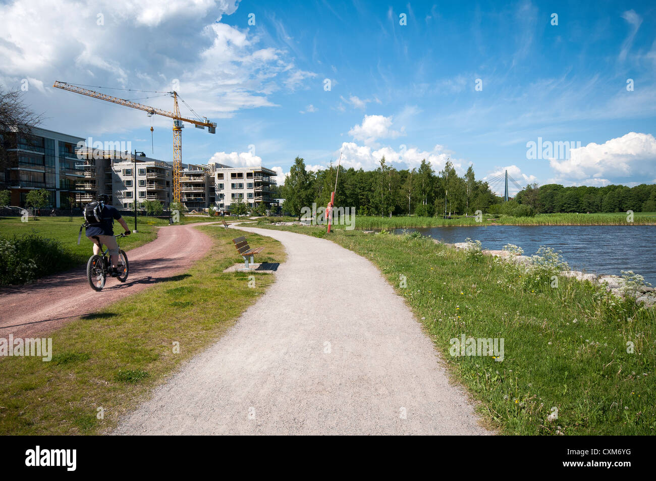 Lo sviluppo urbano accanto al fiume Vantaa in Arabianranta, Helsinki, Finlandia Foto Stock