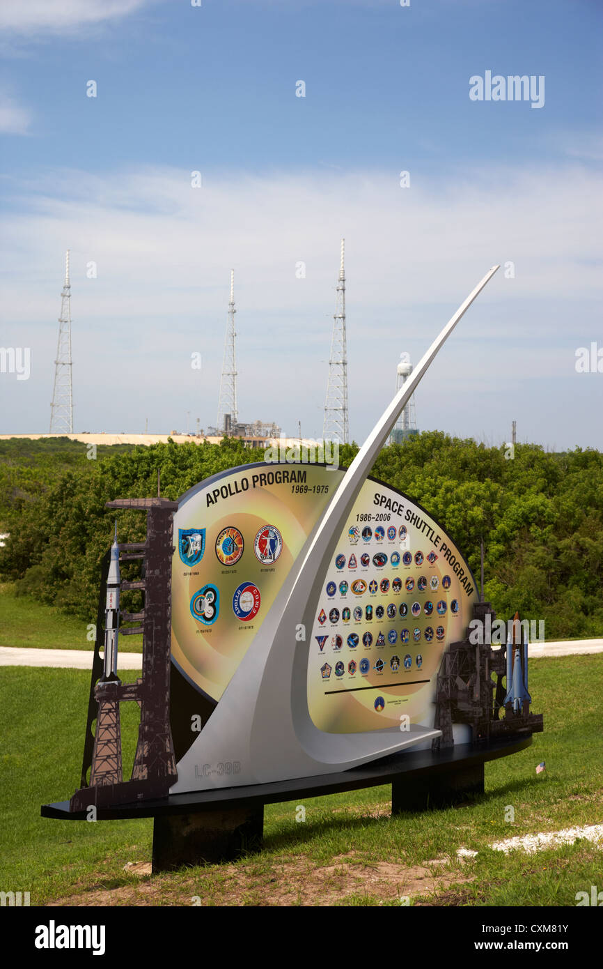 I complessi di lancio pad 39B con conduttori parafulmine e il display al Kennedy Space Center Florida USA Foto Stock