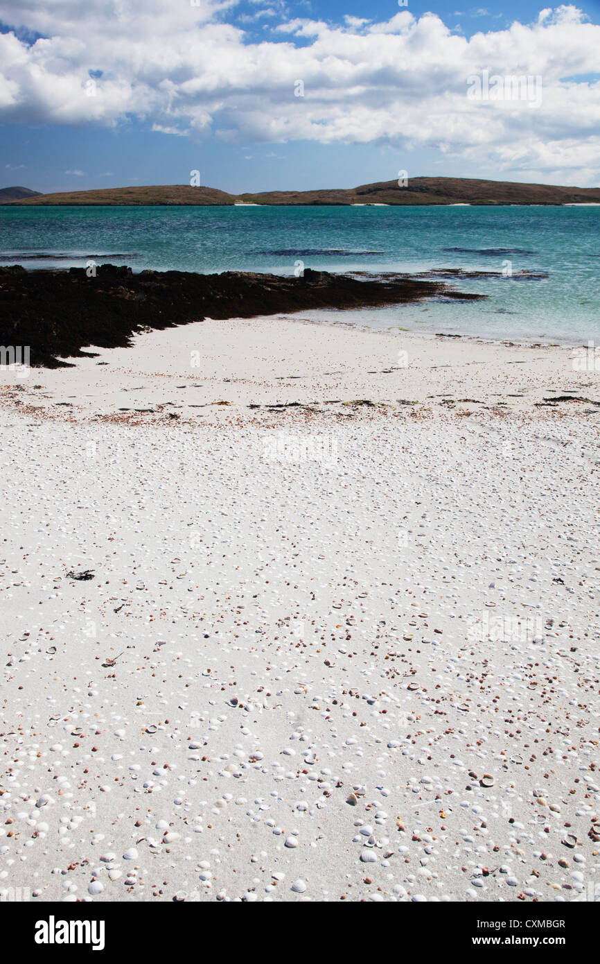 Vista su tutta la sabbia sparsa Cockle bay di Traigh Cille-bharra sull'Isle of Barra, Ebridi Esterne, Scotland, Regno Unito Foto Stock