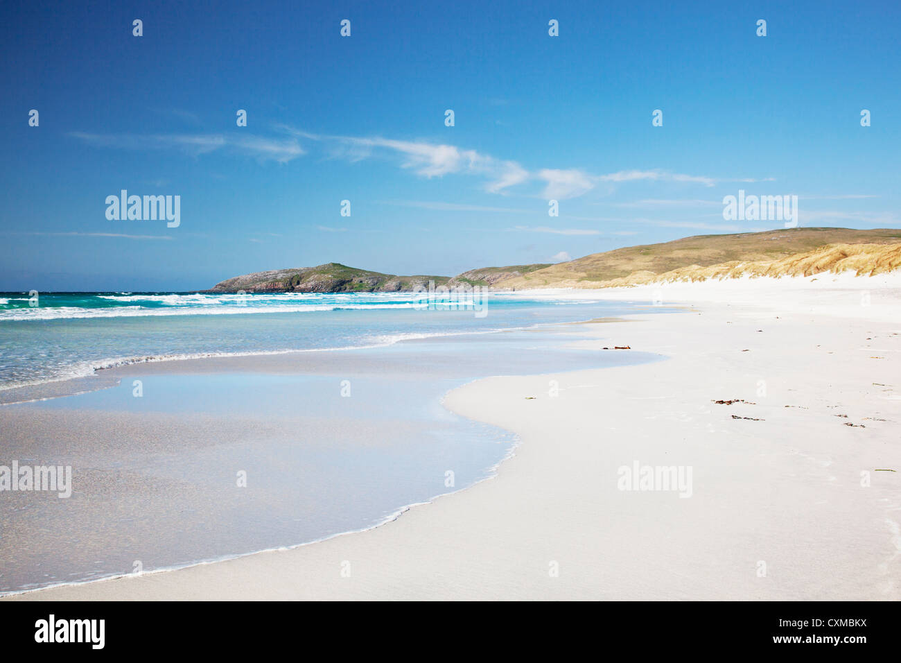 Vista su tutta la spiaggia di sabbia bianca di Traigh Eais, Barra, Ebridi Esterne, Scotland Regno Unito Foto Stock