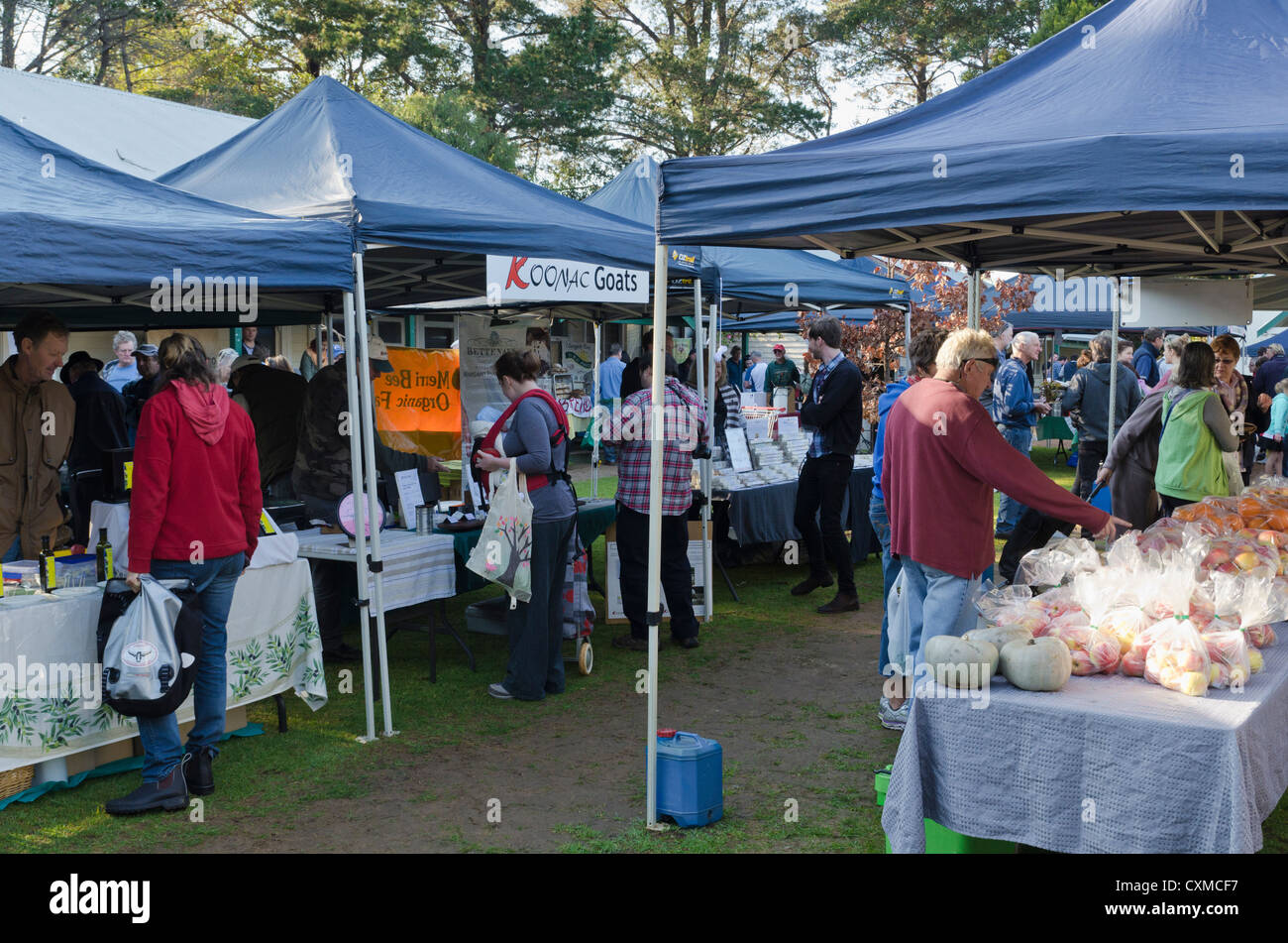 La mattina presto si spegne al Fiume Margaret farmers market, Margaret River, Australia occidentale Foto Stock