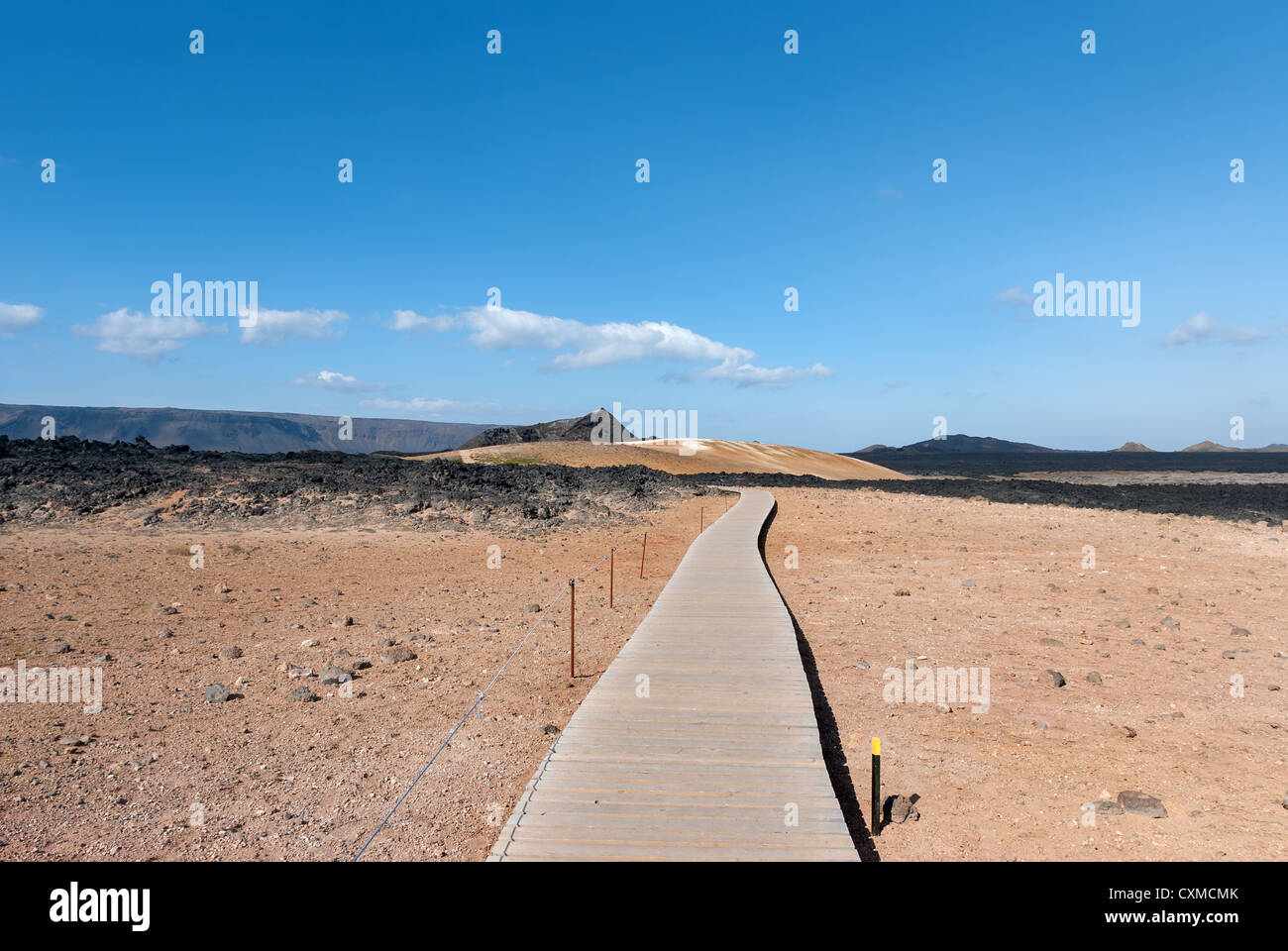 Passerella in legno sul vulcano Krafla in Islanda Foto Stock