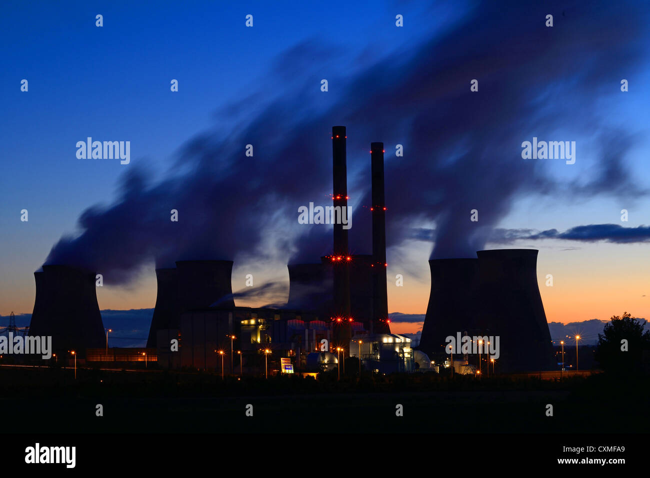 Sunrise a carbone Ferrybridge powered power station Yorkshire Regno Unito Foto Stock