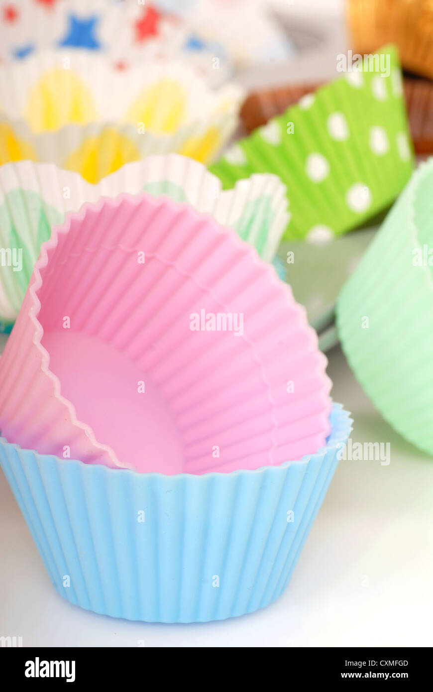 Varietà di tortina le camicie in diversi colori Foto Stock