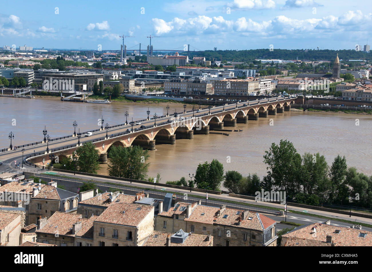 Bordeaux, Francia - e il fiume Garonna e Pont de Pierre bridge, città di Bordeaux, Aquitaine, Francia Foto Stock