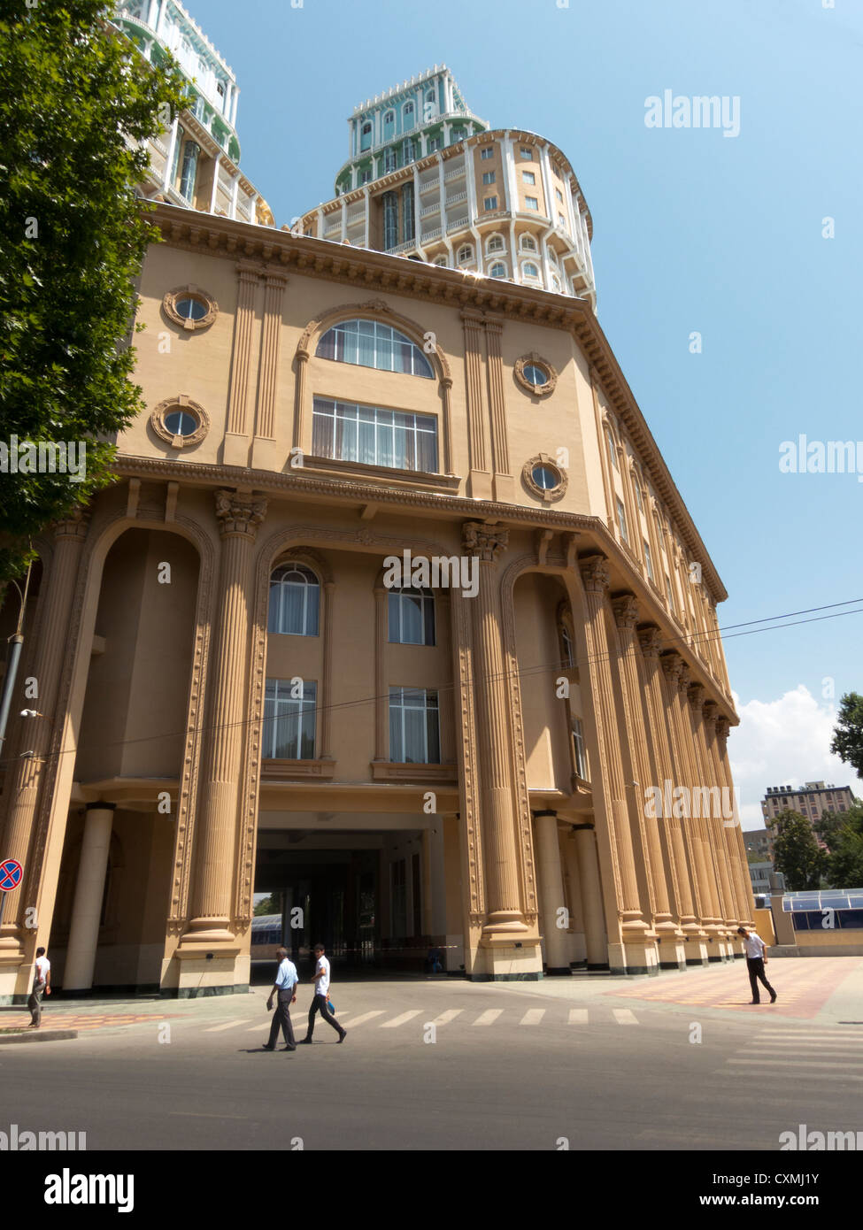 Nuovo stile liberty-riche blocco di appartamenti a Dushanbe, Tagikistan. Foto Stock