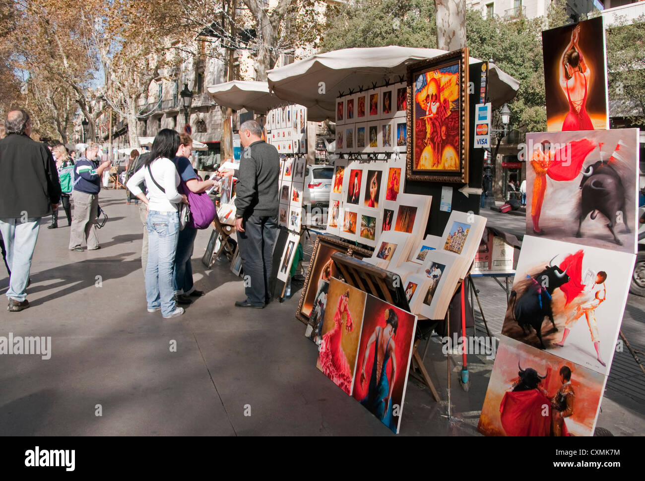 Artista su Las Ramblas di Barcellona vendere dipinti Foto Stock