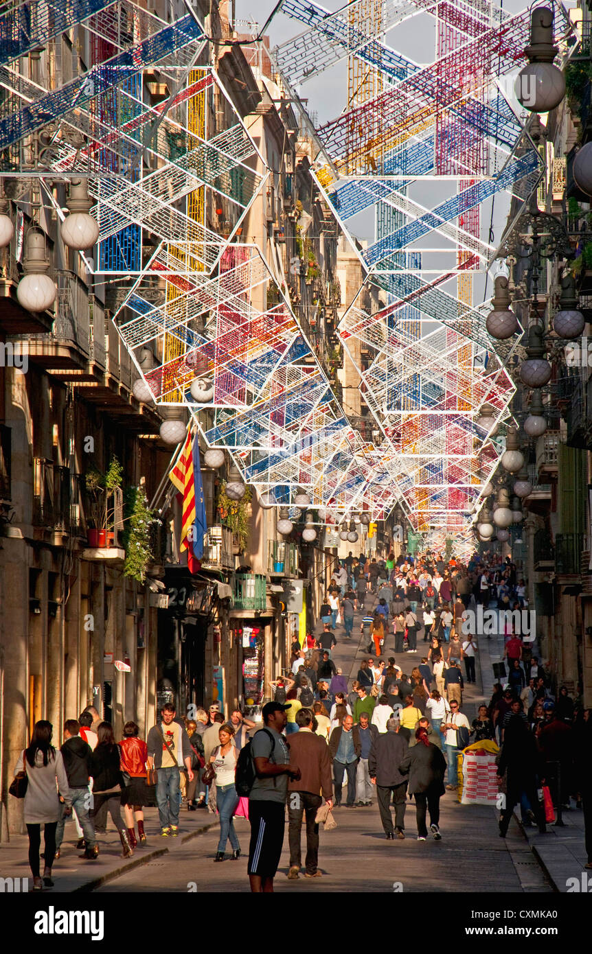Barcellona è la Calle de Ferran il passaggio da Las Ramblas e Placa Reial Foto Stock