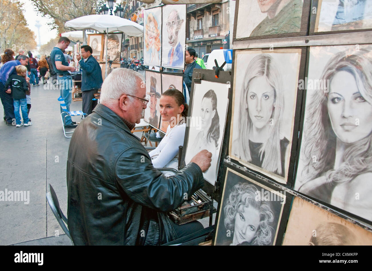 Artista su Las Ramblas di Barcellona abbozzare ritratto Foto Stock