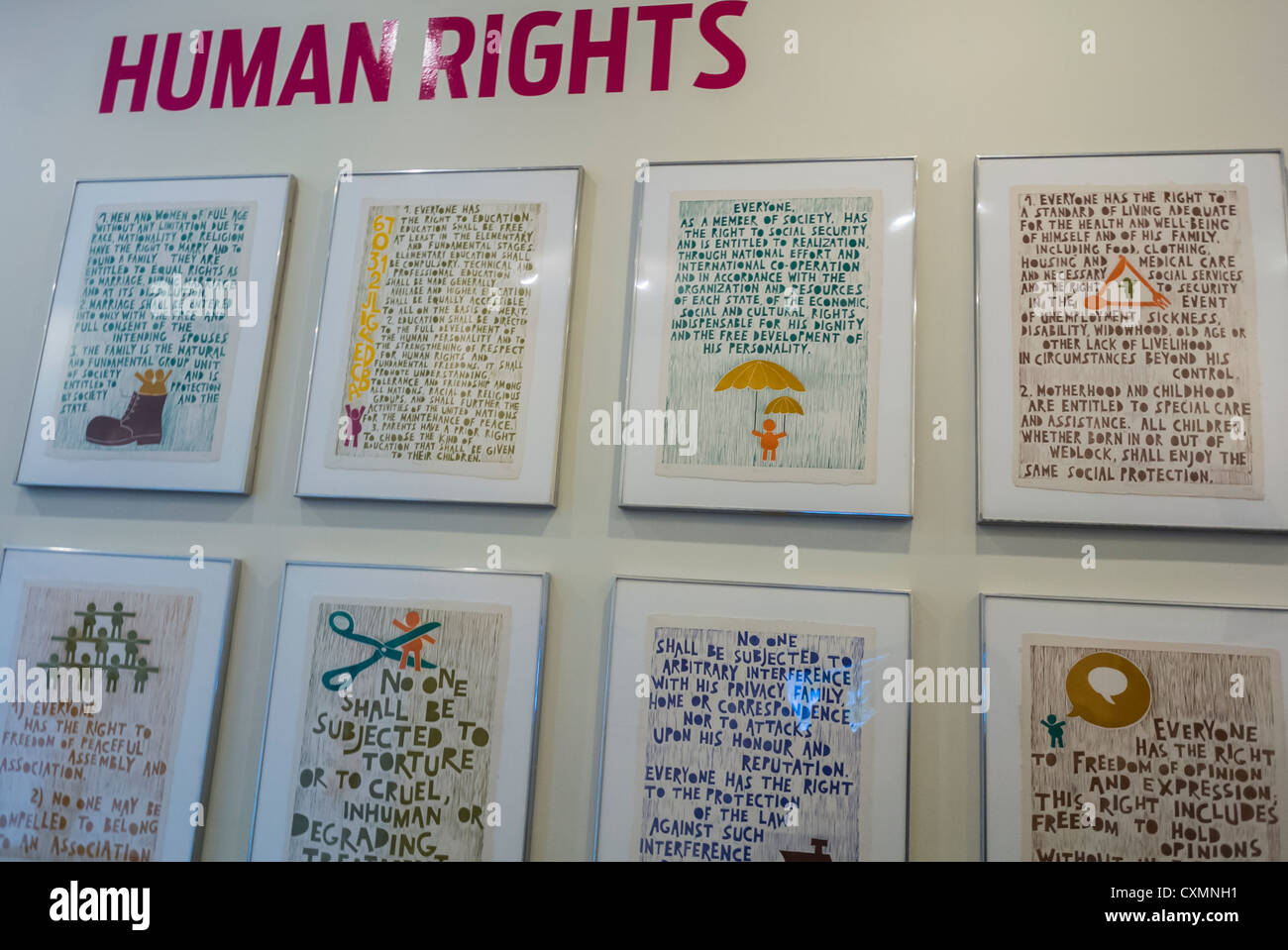 New York, NY, USA, mostra sui diritti umani universali, un progetto delle Nazioni Unite, Nazioni Unite, sede delle Nazioni Unite USA, politica internazionale Foto Stock