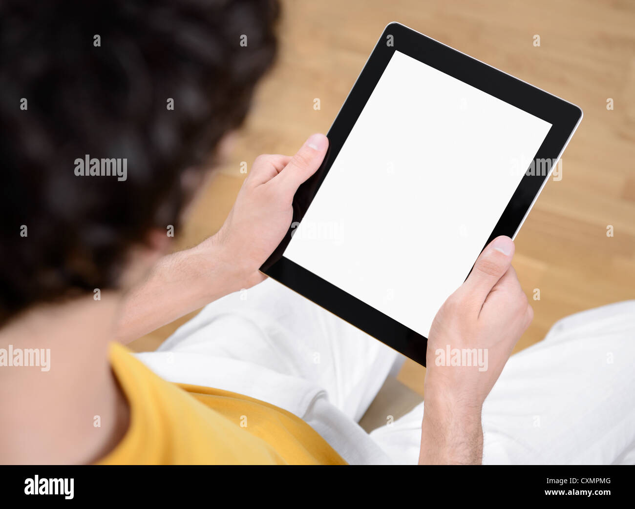 Uomo con vuoto tavoletta digitale computer nelle mani. Foto Stock