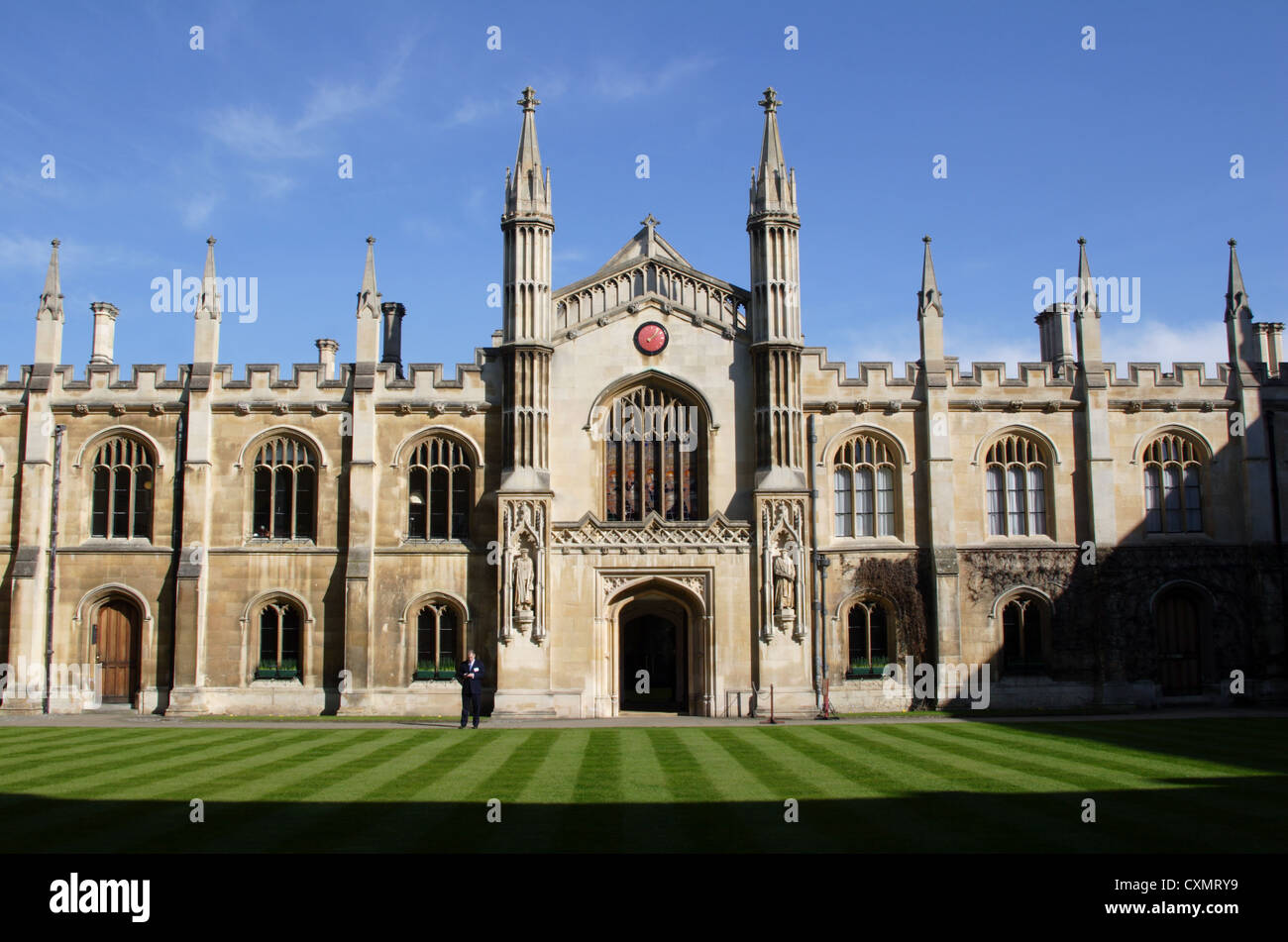 Vista dal cancello principale verso il Corpus Christi College e la cappella, Cambridge, Inghilterra, Regno Unito Foto Stock