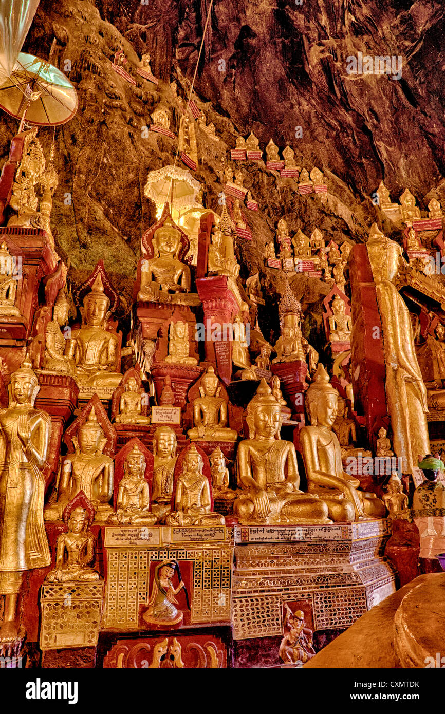 Statue di Buddha in Shwe Oo Min Grotta Pindaya, Stato Shan, MYANMAR Birmania Foto Stock