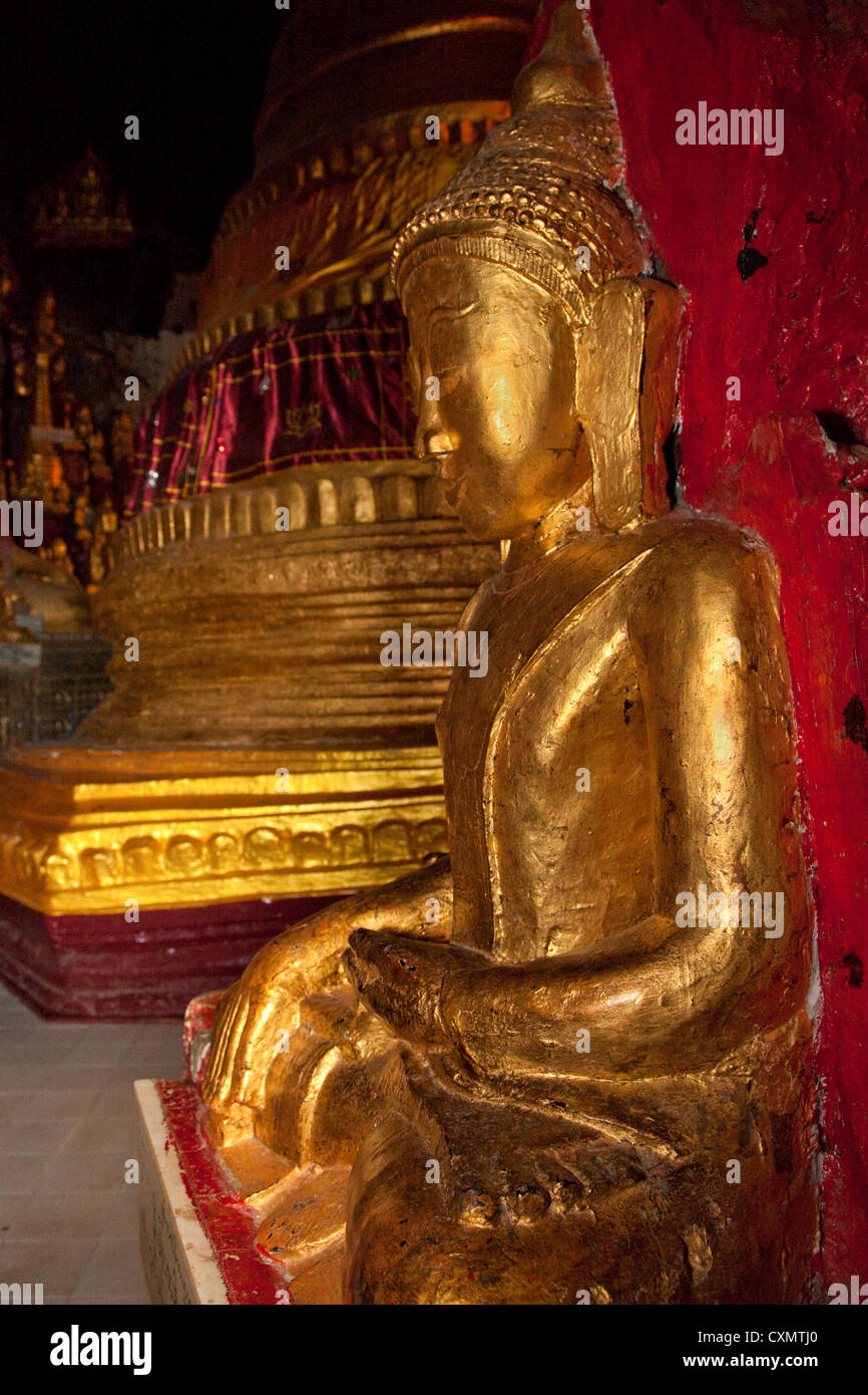 Statua di Buddha in Shwe Oo Min Grotta Pindaya, Stato Shan, MYANMAR Birmania Foto Stock