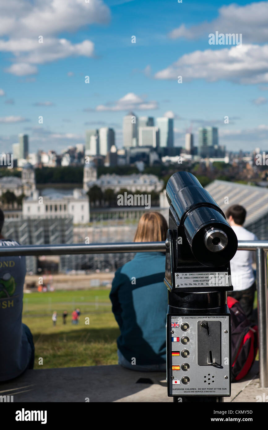 Un pubblico Pay per View telescopio, affacciato su Londra dal Royal Observatory, Greenwich, Londra. Foto Stock