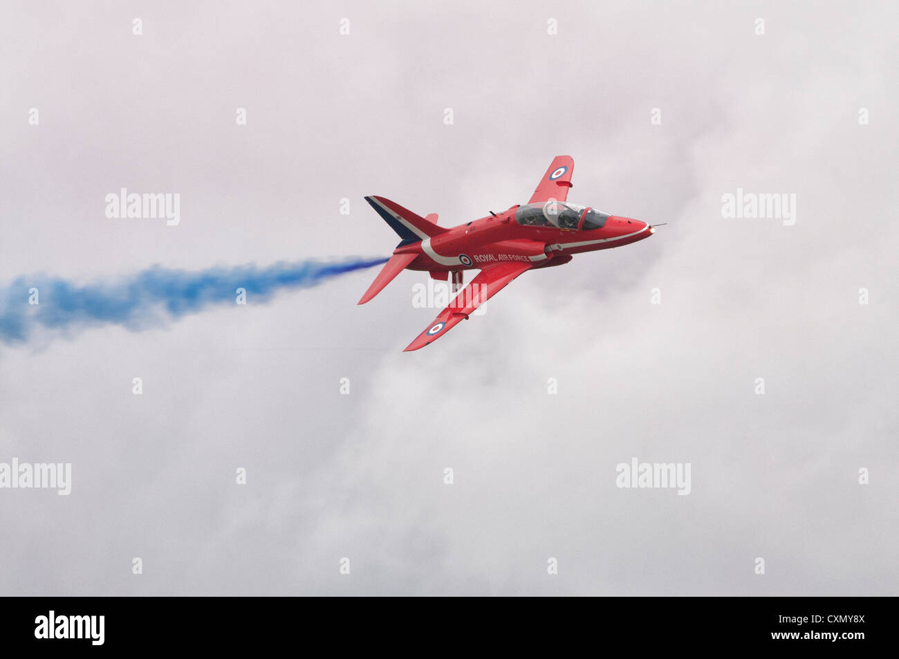 British Aerospace Hawk T1 Jet Trainer XX323 della Royal Air Force britannica frecce rosse Aerobatic visualizza a 2012 RIAT Foto Stock