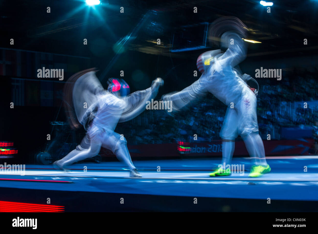 Azione sfocate di scherma la concorrenza. Foto Stock