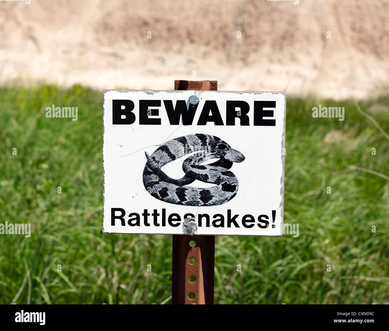 Attenzione di rattlesnakes segno, Parco nazionale Badlands, Dakota del Sud, STATI UNITI D'AMERICA Foto Stock