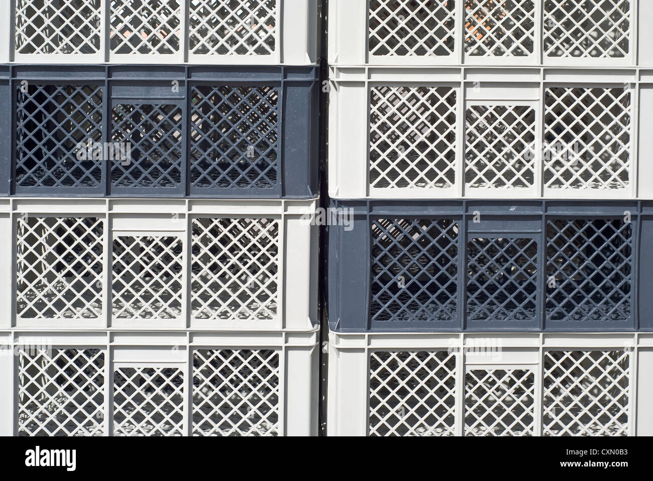 I contenitori in plastica per stoccaggio commerciale e spese di spedizione Foto Stock