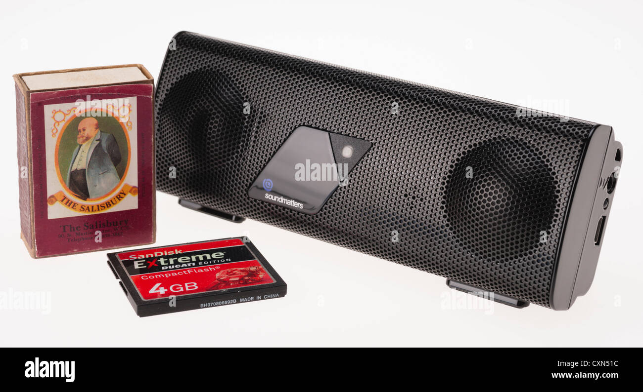 Questioni di suono FOXl mini altoparlante amplificato - ricaricabile  portatile bluetooth altoparlante stereo Foto stock - Alamy