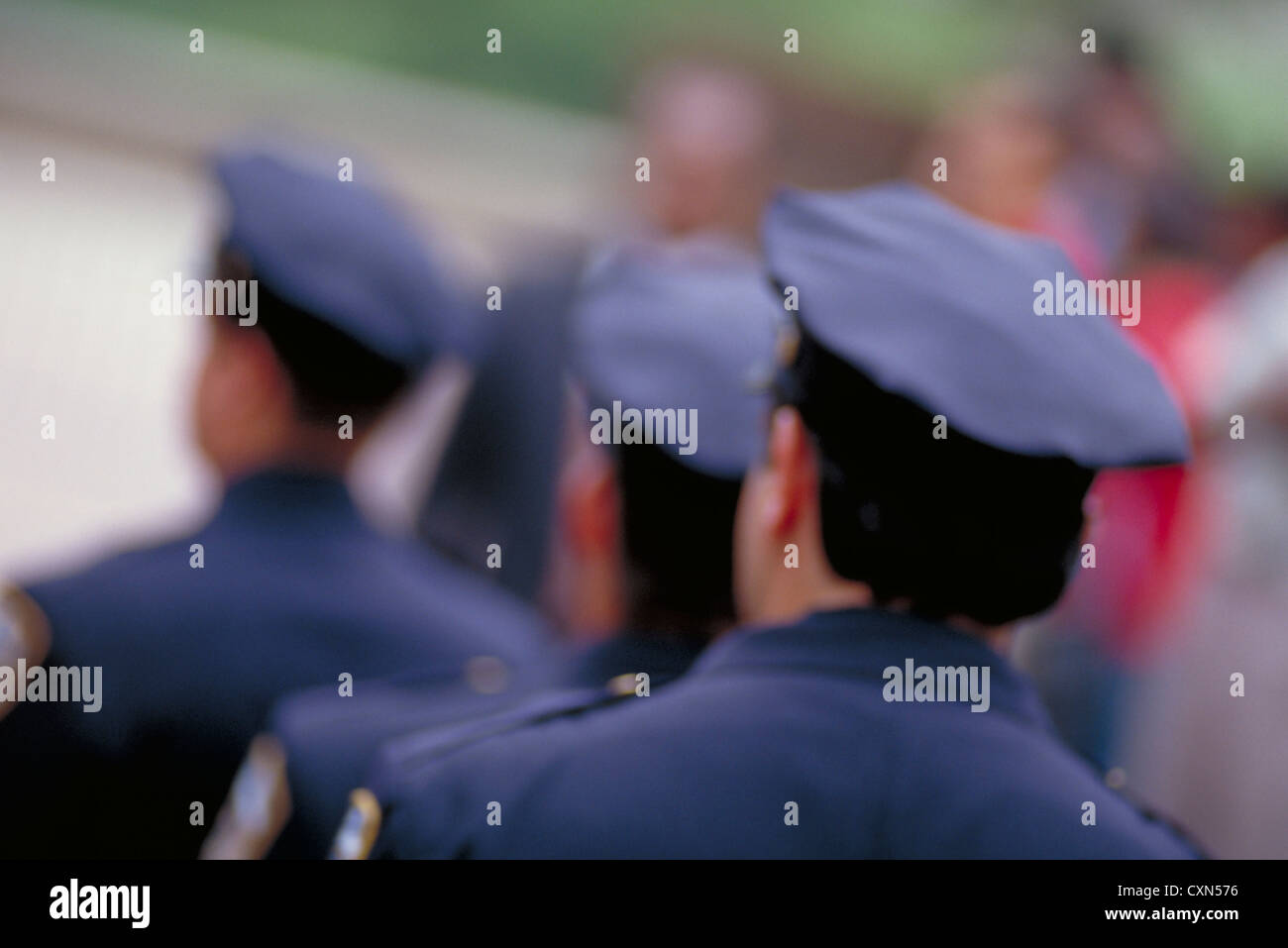 I funzionari di polizia del vestito in uniforme cerimonia di laurea New York City nessun modello di release. ©MAK Foto Stock