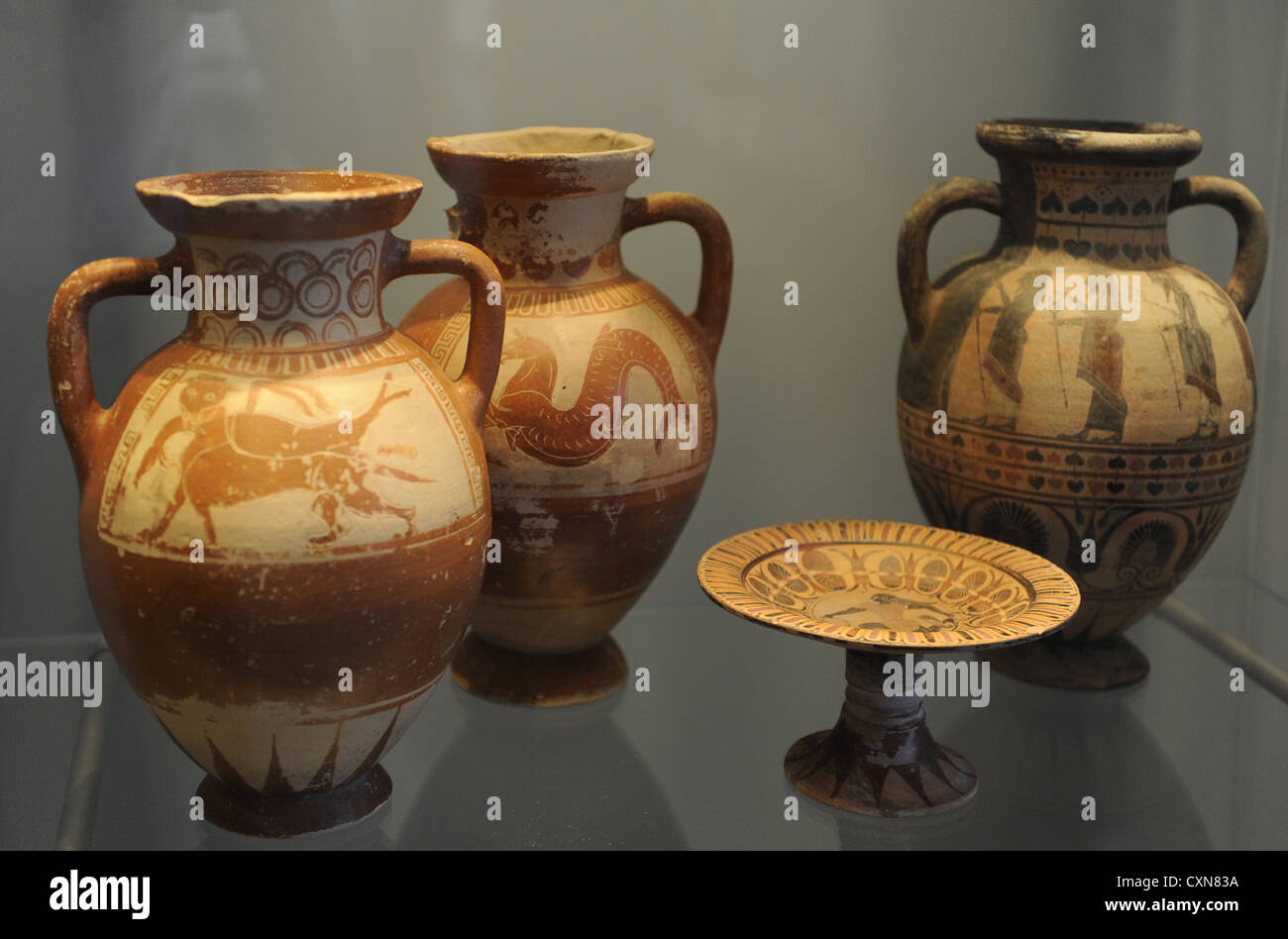 Arte etrusca. L'Italia. La produzione di vasellame è stato stabilito in Etruria, imitando le opere di Greco vasai. Foto Stock