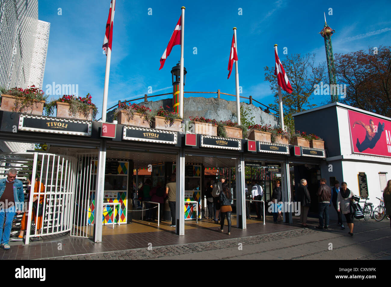 Cancelli del parco di divertimenti di Tivoli centrale di Copenhagen DANIMARCA Europa Foto Stock